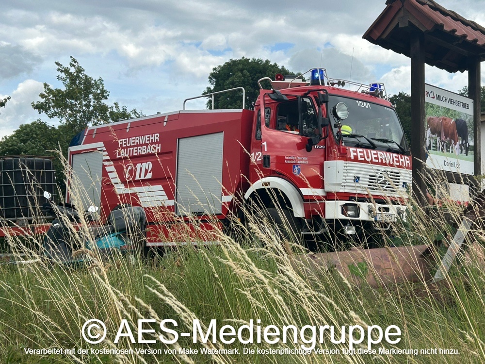 🔥 Ballenpresse setzt Feld in Brand – Großaufgebot verhindert Ausbreitung